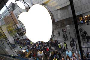 Apple hires Samsung top executive to be India media head
