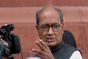Digvijay Singh wants Rahul Gandhi to take over, Congress distances