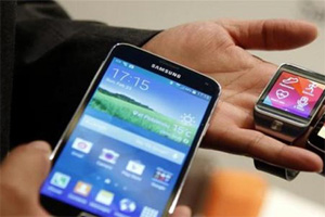 Samsung seeks smartphone revamp to arrest profit slide