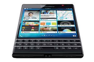 Canadian smartphone maker BlackBerry is wooing Apple customers with a cash offer for trade-ins of iPhones.