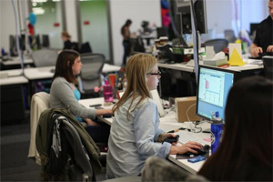 Social media use at work hampers productivity: Study