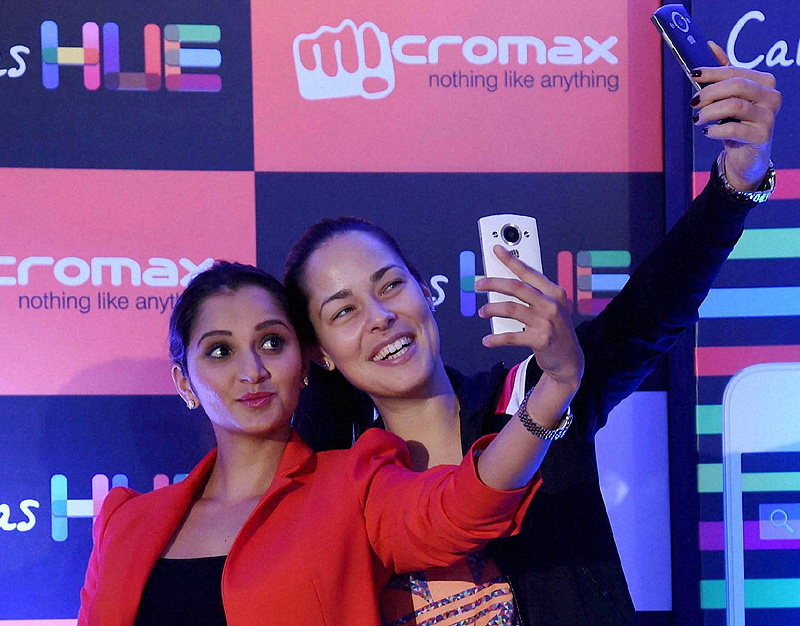 Tennis Champions Sania Mirza and Kristina Mladenovic take selfies with the newly launched Micromax Canvas Hue. (PTI)