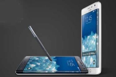 Samsung Galaxy Note Edge sports a 5.6-inch Quad HD+ Super AMOLED display and runs on Android 4.4 KitKat OS.