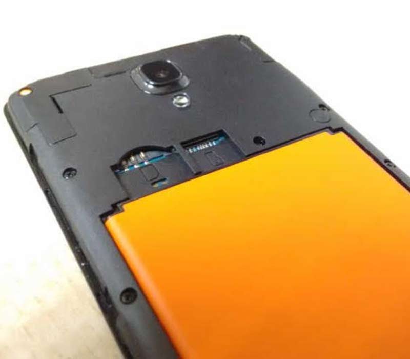 Xiaomi Redmi Note 4G is a single SIM phone unlike the dual SIM 3G version. (Photo: Debashis Sarkar)