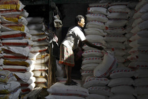 Dip in factory output, low inflation raise rate cut clamour