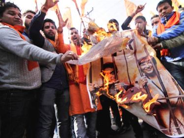 Pk protest, pk banned, aamir khan, protest against pk, anti pk protest