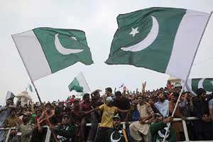 Six Muslims and one Hindu youth arrested for displaying banner with Pak flag