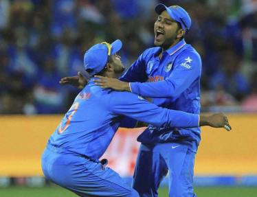 Suresh Raina, Rohit Sharma, india pakistan, india pakistan match photo, india vs pakistan, india pakistan match, india pakistan match photos, match pictures ind pak, india pakistan world cup, india pakistan world cup gallery, india pakistan gallery, cricket news, cricket
