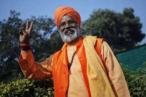 Sakshi Maharaj does about-turn, praises PM Narendra Modi