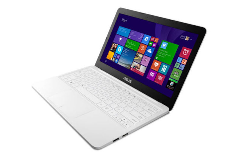 ノートPC ASUS - ASUS EeeBook X205TA-WHITE10 Hands on with the mini, plastic Asus EeeBook X205 (pictures