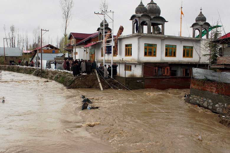 Flood, Jammu and kashmir, jammu and kashmir floods, Kashmir Valley, Kashmir valley flood, Jammu flood, Narendra Modi, army, kashmir flood death toll, jammu and kashmir news, Kashmir fresh rain, Kashmir rain, Jammu rain