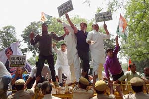 narendra modi, farmer suicide, aam aadmi party, aap kisan rally, arvind kejriwal, land bill, land acquisition bill, narendra modi news, narendra modi deeply shattered