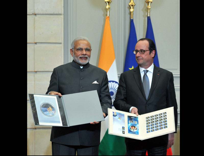 Modi Visit to France, modi france visit, modi france april, narendra modi france, modi france visit pictures, photos of modi france visit, Indian France Nuclear Deal, Francois Hollande, Narendra Modi Pictures, India France Deal Pictures, Rafale jets Images, Rafale jets Pictures