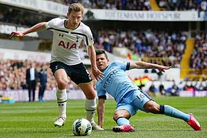 Manchester City’s Sergio Aguero overshadows Tottenham’s Harry Kane in battle for Golden Boot