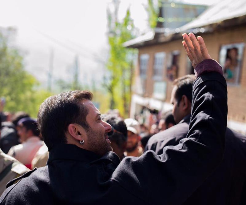 Salman Khan tweeted his impressions about the beauty of Kashmir during the shooting of the Kabir Khan film. About 30 per cent of the movie was shot in Kashmir, which once used to be the preferred choice of all film makers but was abandoned since militancy erupted in 1989. (Image: Salman Khan's Twitter account)