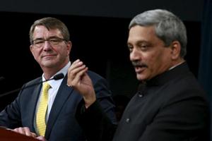 U.S. Defense Secretary Ash Carter (L) and India's Defense Minister Manohar Parrikar hold a joint press conference after their meeting at the Pentagon in Washington, December 10, 2015. (Reuters photo)