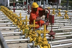 Also, OVL would hike its stake up to 26% from current 15% in the Vankor oil field. Both these deals together would cost the Indian explorers close to $2 billion. (Reuters)