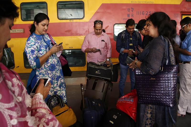 Indian railways, Indian railways website, indian railways free wi fi, indian railways internet, train internet, train wi fi, Indian railways info, Indian Railways news, irctc.co.in, indianrail.gov.in, Indianrailways.gov.in, suresh prabhu, suresh prabhu news, gogle india, google free wi fi, google rail internet, rajan anandan, rajan anandan railways