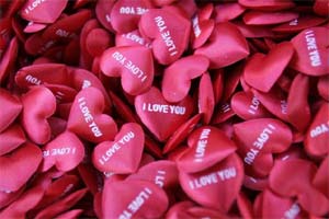 EBay has crafted gift options especially 'For Him' and 'For Her' category. These Valentine's Day gifts range from trendy western wear, swanky watches and exotic perfumes for both while stylish shoes for men and aromatic beauty products for women.
