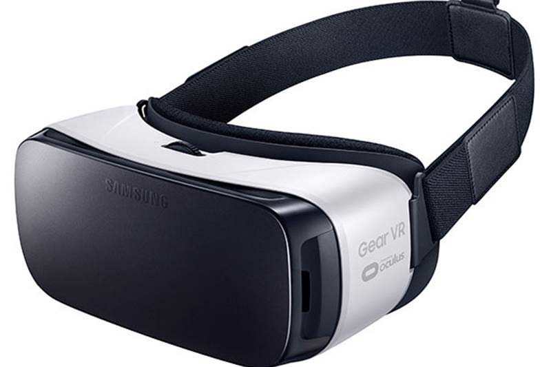 Samsung Gear: It works with Galaxy S7, Galaxy S7 edge, Galaxy Note5, Galaxy S6 edge+, Galaxy S6 and Galaxy S6 edge. Galaxy S6 edge+ and Galaxy Note 5 require a software update from your carrier.