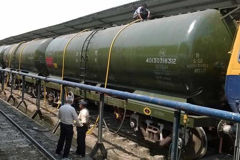 Indian Railways, Indian Railways water trains, Indian Railways maharashtra, Indian Railways water train maharashtra, Maharashtra govt's drought, Maharashtra govt's drought relief, Maharashtra govt's drought relierf operations