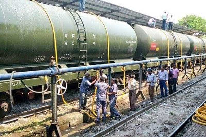 Indian Railways, Indian Railways water trains, Indian Railways maharashtra, Indian Railways water train maharashtra, Maharashtra govt's drought, Maharashtra govt's drought relief, Maharashtra govt's drought relierf operations