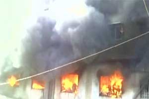 Bhiwandi fire: Another incident of fire has been reported from the Kasimpura area of Bhiwandi, where a four storey residential building has caught fire. (Source: ANI twitter)