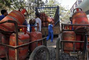 It is requested that the Ministry may be notified under Section 138 of the Income Tax Act to obtain information related to taxable income of LPG consumers in the public interest. (Reuters)