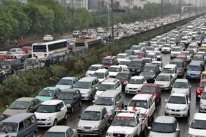 Central Motor Vehicles Rules stipulate that two years after the date of purchase, transport vehicles — trucks, buses, taxis, autos, mini bus, van and tankers — must renew their fitness certificate each year with validity until the expiry date.(Reuters)
