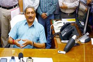 Rejecting the Congress demand for a Supreme Court-monitored inquiry into the AgustaWestland helicopter deal, Defence Minister Manohar Parrikar Friday vowed to track down the recipients of alleged kickbacks. (PTI)