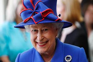 Queen Elizabeth II celebrates her ninety-th birthday at Buckingham Palace. Her new portrait, Annie Leibovitz is being released. (Reuters)