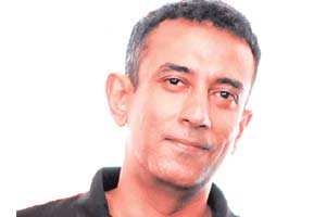 Srini Gopalan, the director for consumer business at Bharti Airtel, has quit the company and would join as a new board of management member for Europe at Deutsche Telekom, reports R Jai Krishna in New Delhi.