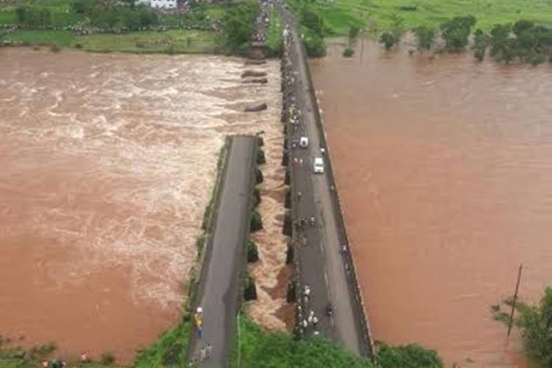 Mumbai-Goa highway bridge, Mumbai-Goa highway bridge collapse, Mumbai-Goa highway bridge collapse news, Mumbai-Goa highway bridge collapse update, Mumbai-Goa highway bridge rescue operation, Mumbai-Goa highway bridge ndrf