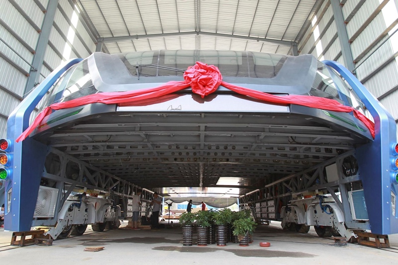 China's Straddling Bus, China's Straddling Bus trial, Straddling Bus china, Straddling Bus test run