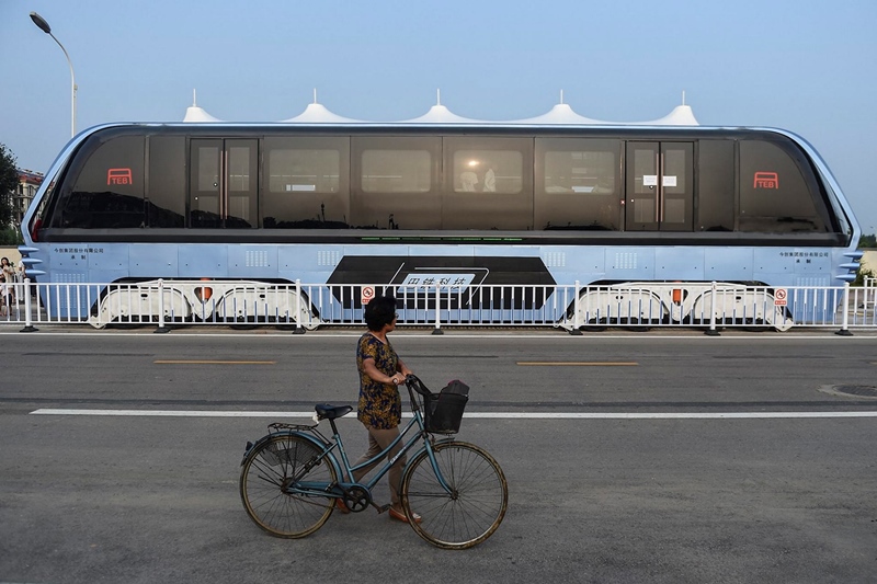 China's Straddling Bus, China's Straddling Bus trial, Straddling Bus china, Straddling Bus test run