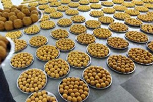 Two other 'laddus' weighing 1,000 kg and 500 kg each, also prepared by these two sweet marts from Tapeshwaram in East Godavari district, were sent to two pandals in Andhra Pradesh besides the Khairatabad Ganesh in Telangana, Hyderabad. (Representative Image: PTI)