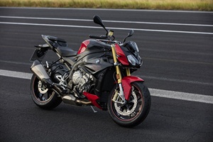 BMW Motorrad showcases 2017 S1000R