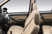  Select variants come with front and rear power windows 