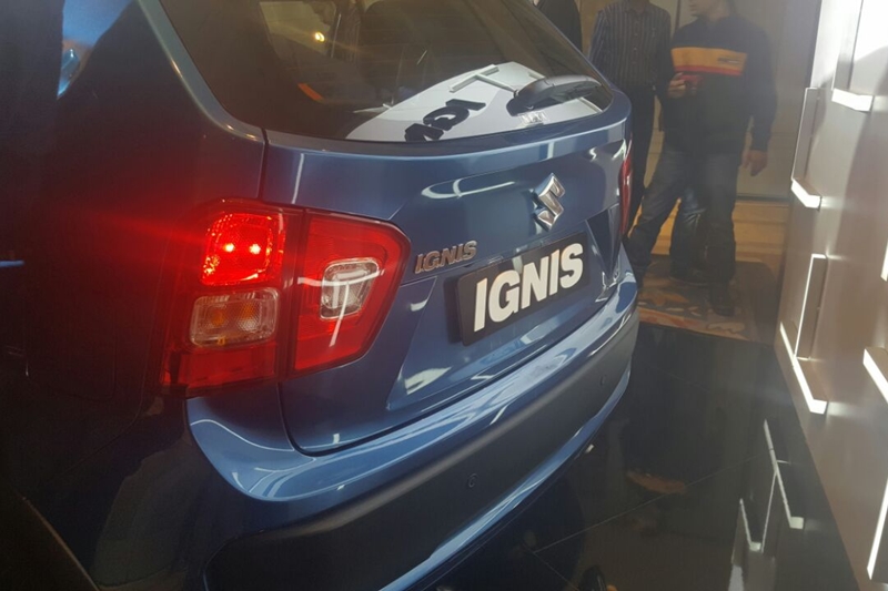 The rear of the Maruti Suzuki Ignis will be offered with a clear tail lamp unit and black cladding on the rear bumper. The variants equipped with the 7-inch touchscreen infotainment system will also have reverse parking sensors and camera as an optional fitment. For the top-end version, this feature will be standard.