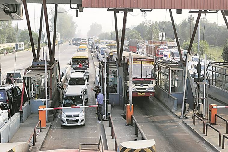 According to the Indian Express, the corporators had earlier demanded a payment waiver at all toll plazas across the state. (Indian Express)