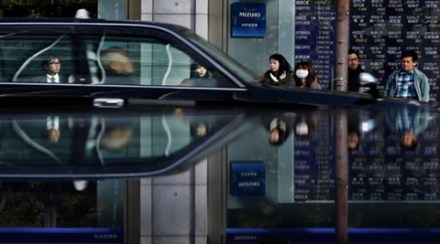 World markets end volatile year in the black