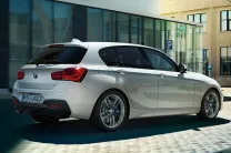  Park Distance Control available in the BMW 1 Series aids to the driver's convenience while parking in tight spots 