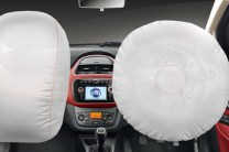  Dual front airbags on the Fiat Urban Cross add to the safety quotient 