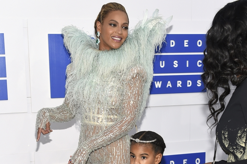 Rihanna, drake, hotline bling, beyonce, jay z, adele, hello, adele 25, justin beiber, grammy, grammy nominations list, forbes highest paid musicians, forbes highest paid grammy nominees