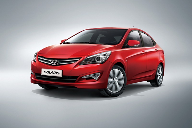Hyundai unveiled the Solaris in Russia, which will be launched as the Verna facelift in India this year. The new Verna will have a design language similar to the Elantra. It will get new front and rear bumpers. On the inside, it will get a dual-tone set up and will feature a digital instrument console and a touchscreen infotainment system. The 2017 Verna will get the same engine options - a 1.4 litre and 1.6 litre petrol and diesel engine - as the current generation Verna. The higher variants are expected to be equipped with dual airbags, ESP, automatic climate control system and reverse parking camera. The facelifted Verna is expected to be priced at in a range between Rs 8 lakh and Rs 14 lakh (ex-showroom, Delhi) Expected launch date: mid 2017