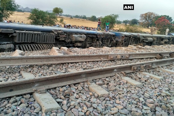 Uttar Pradesh, train derailment, Kulpahar, ahakoshal Express derails , Mahakoshal Express, train accident, train derails in UP, train derails in Kulpahar, Kulpahar train accident, Indian railways, latest news