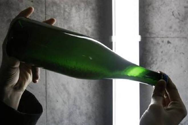 Coin cell batteries made using the glass bottle-based silicon anodes greatly outperformed traditional batteries in laboratory tests. (Reuters)