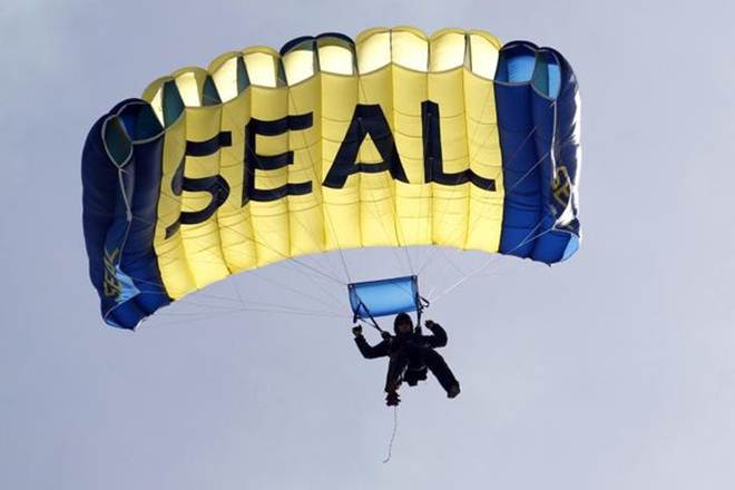 USA, US Navy, Seal skydiving, New York, Harbor, Navy Official