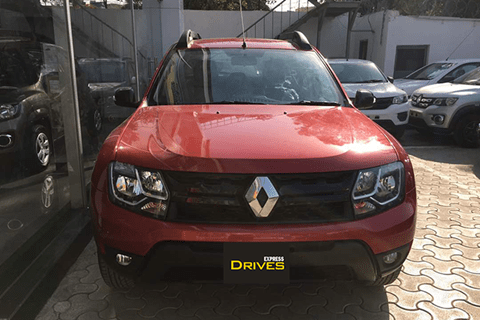 Renault Duster petrol CVT variant spied at dealership, priced at Rs 10.35 lakh
