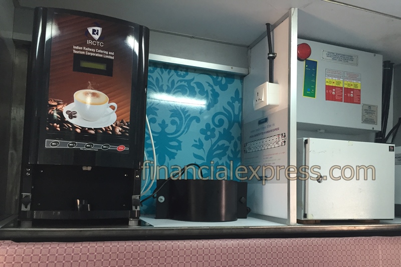 Humsafar Express, Humsafar Express features, Humsafar Express photos, Humsafar Express review
